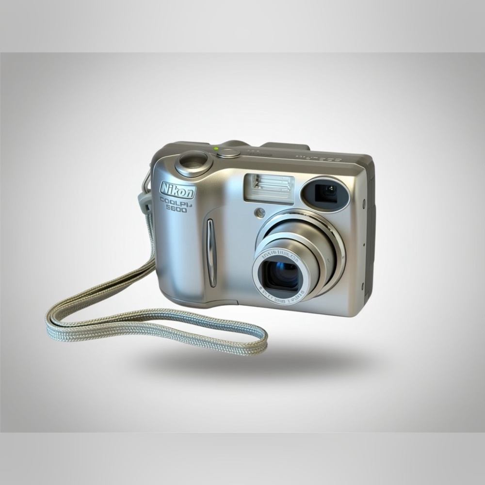 Nikon COOLPIX 5600 Compact Digital Camera - Silver